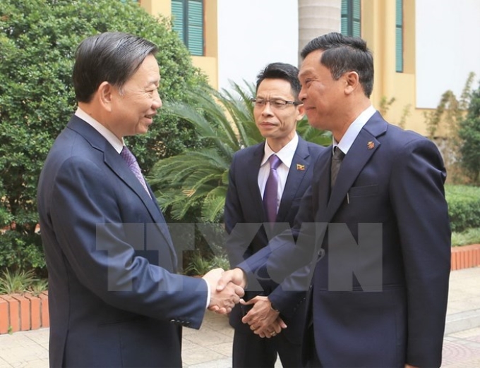 Bộ trưởng Bộ Công an Tô Lâm đón Bộ trưởng Bộ Nội vụ Cộng hòa Liên bang Myanmar. (Ảnh: Doãn Tấn/TTXVN)